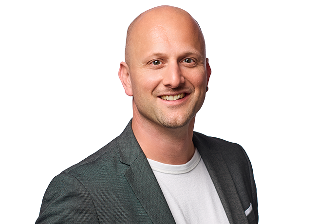 Mann in weissem Shirt und Blazer
